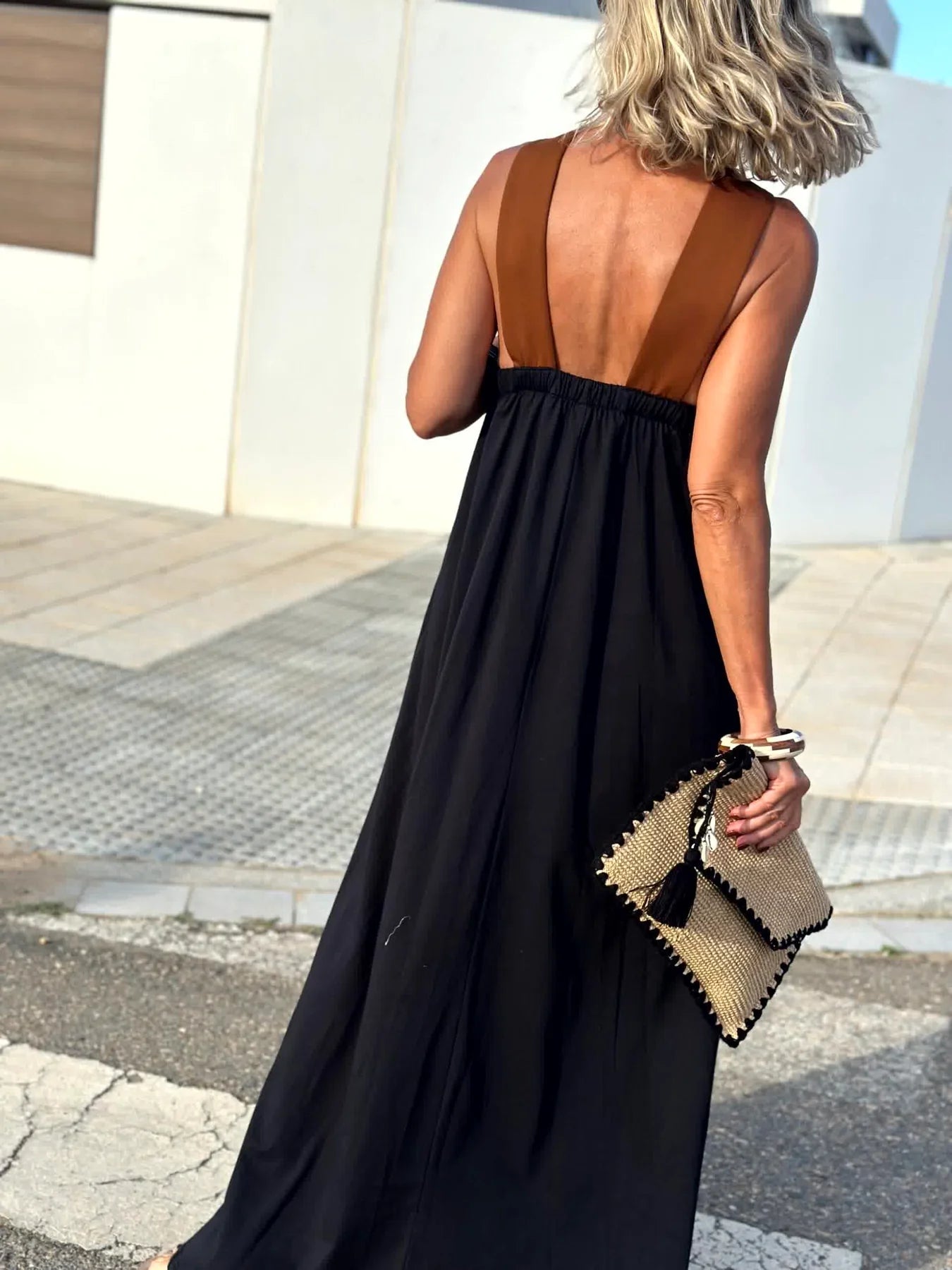 Sienna | Elegante vestido sin espalda y cuello cruzado