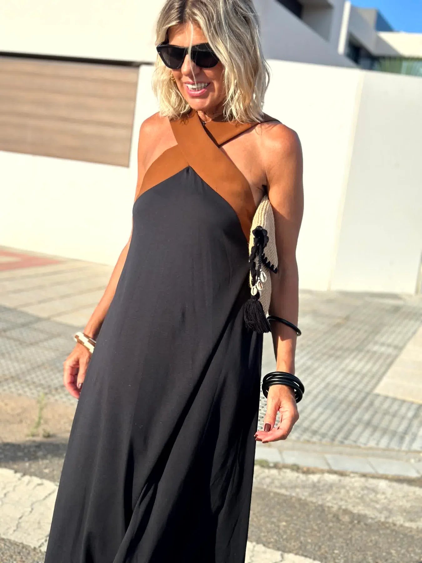 Sienna | Elegante vestido sin espalda y cuello cruzado